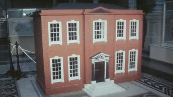 Georgian style doll's house 1976