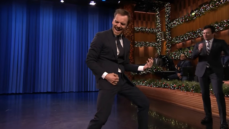 Michael Fassbender gives his shoulders a good dusting of dandruff