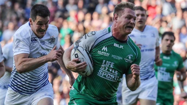 Tom McCartney (R) has committed his future to Connacht