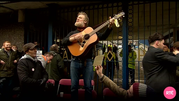 Glen Hansard performing at Apollo House