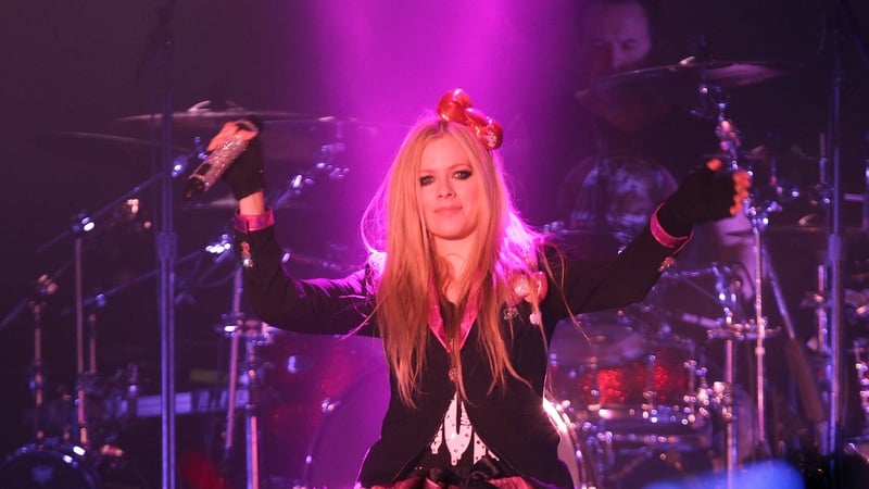 Avril Lavigne: "Either way, you're allowed your musical opinion however, your jab at Nickelback is in poor taste"