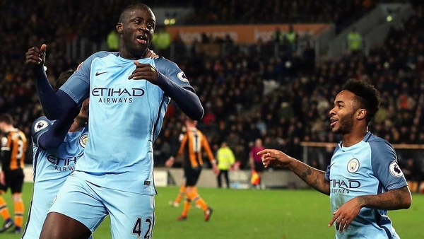 Yaya Toure (L) is eyeing another Premier League title