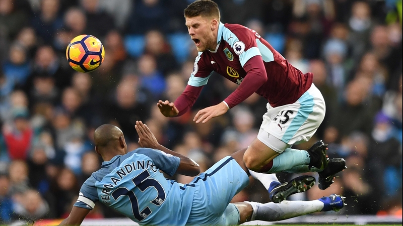 Fernandinho earns his red card