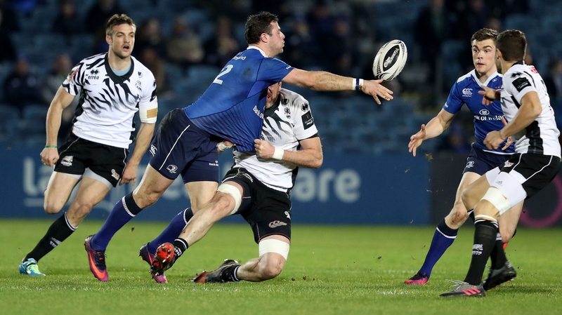 Robbie Henshaw offloads to Garry Ringrose against Zebre