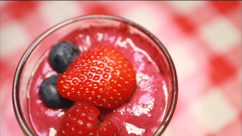 Molly Makes a Simple Smoothie!