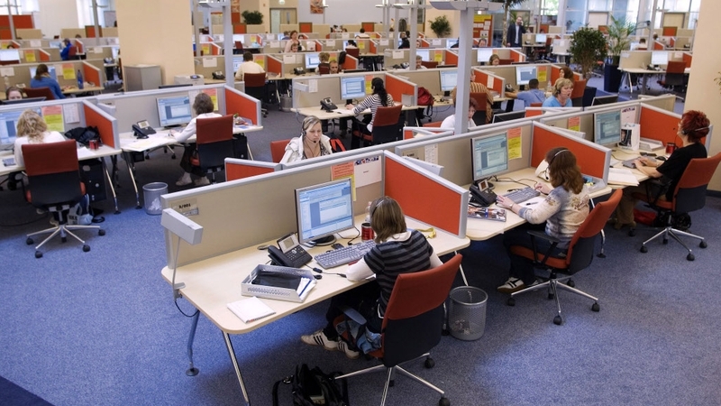 A total of 2,206,800 million people were in employment during the third quarter of 2017