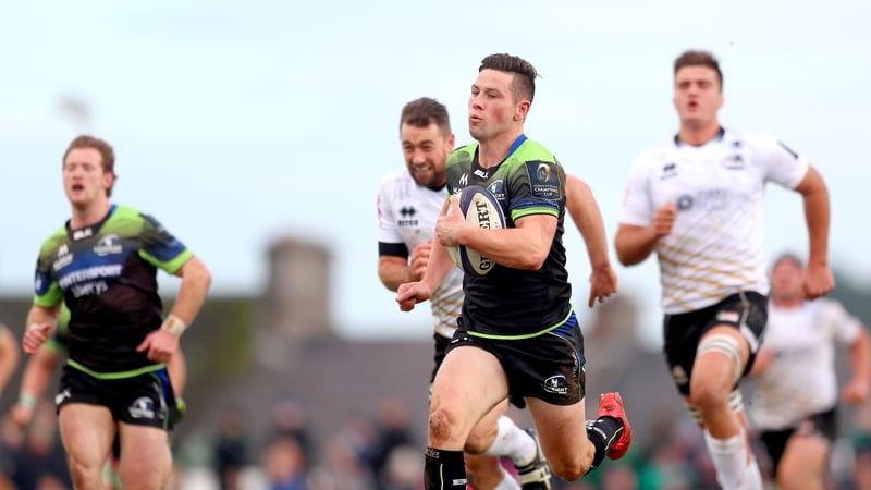John Cooney breaks free to score Connacht's second try