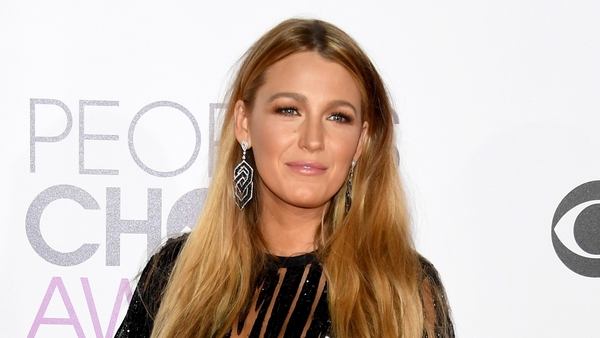 Awards season is in full swing and last night the People's Choice Awards took place at the Microsoft Theatre in Los Angeles. Jennifer Lopez and Blake Lively stole the spotlight at the red carpet and there were a few other gems. Check out the gallery.