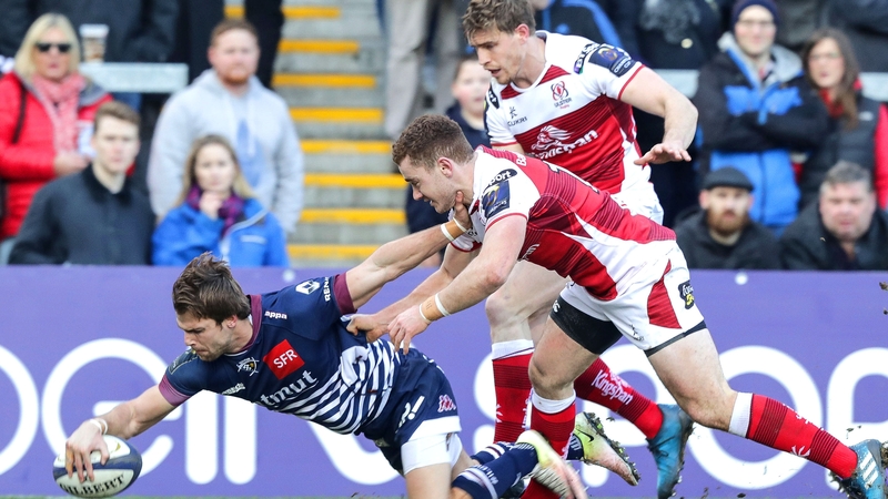 Yoan Lesgourgues goes over for Bordeaux's first try