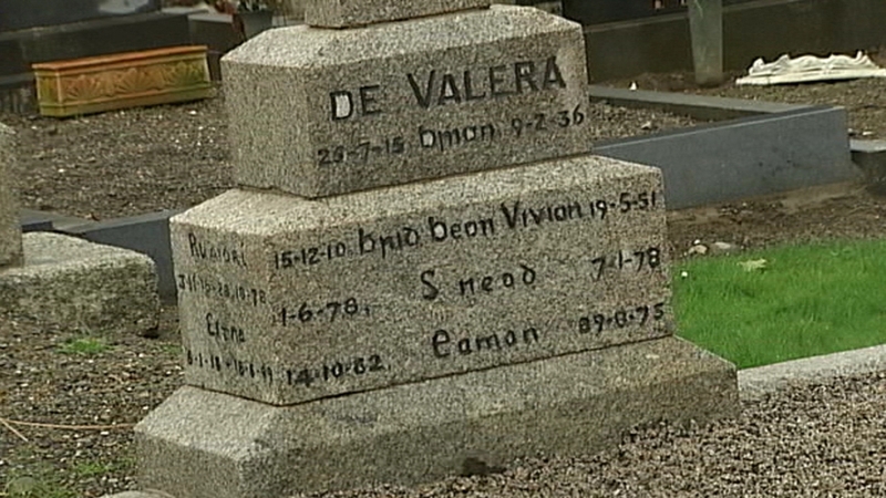 De Valera's headstone in Glasnevin Cemetery before being damaged