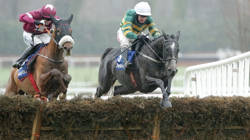 Bleu et Rouge holds (R) winning at Leopardstown last year