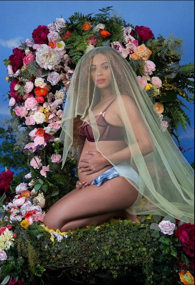 This was the initial pic from the twin-baby announcement. Beyoncé.com