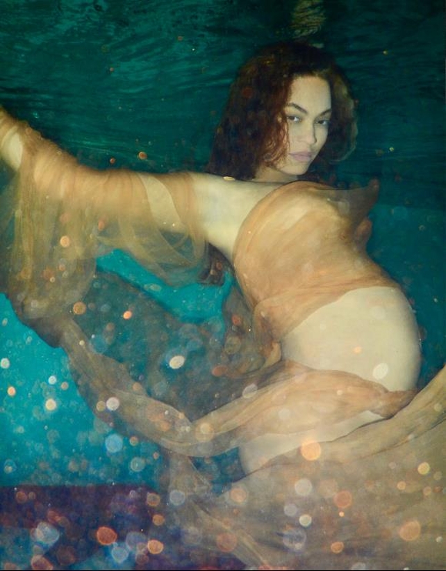 Beyonce's stunning underwater pregnancy shoot