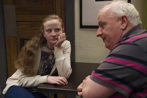 On Ros na Rún, Realtín is no longer the little girl now that she's taken to wearing make-up