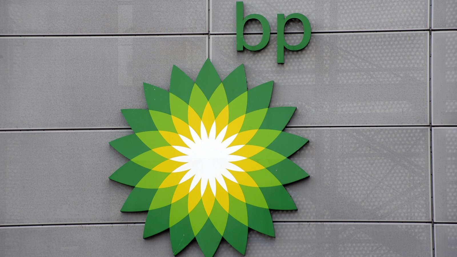 BP profit beats expectations, raises dividend