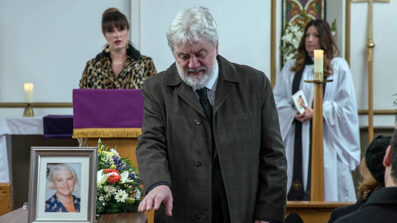 Villagers say their goodbyes to Joanie Wright on Emmerdale