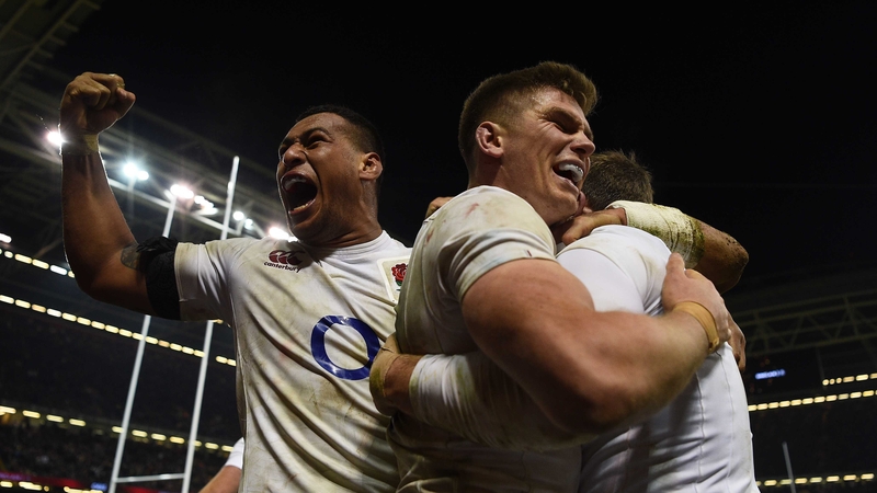 Elliot Daly celebrates with his team-mates