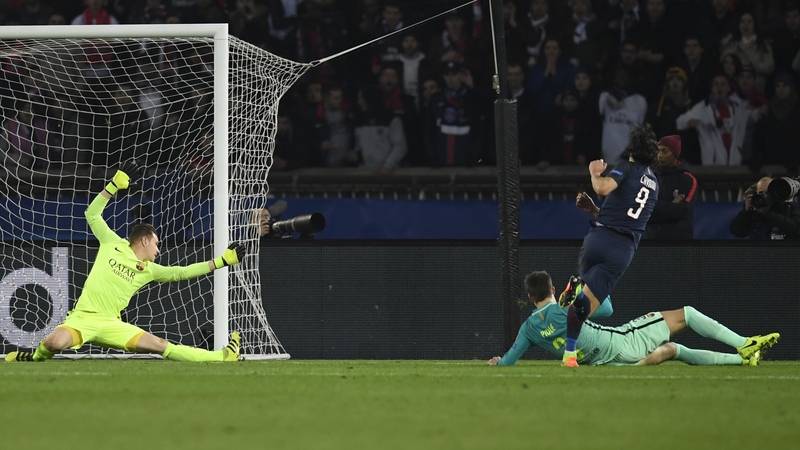 Edinson Cavani scores PSG's fourth goal