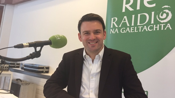 Leabhar na Míosa ar An Cúinne Dána le Tristan Rosenstock.