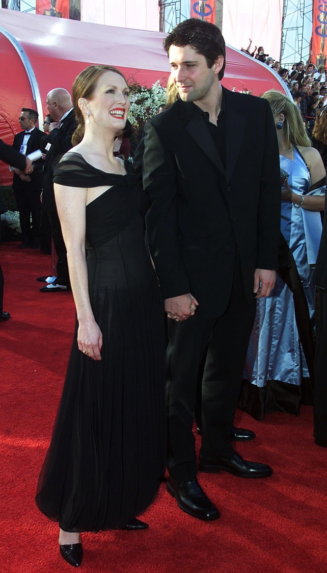 At the 2000 ceremony, nominated for 'The End of the Affair' wearing a simple black dress.