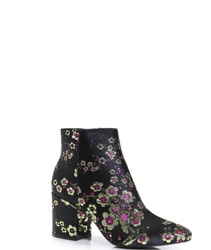 These floral ankle boots from boohoo.com are giving us life. Festival essentials.