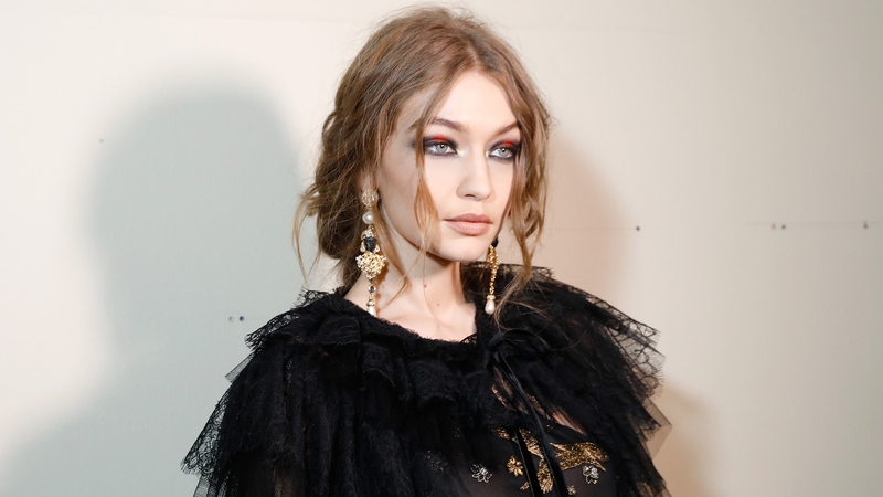 The fashion shows season continues. This time we're turning to the Italian capital of fashion. Milan Fashion Week began yesterday February 22nd and has already shown us some stunning collections all'Italiana!