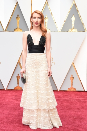 Emma Roberts is a vision in lace Armani Privé. We love that new hair colour too! #Soveryjessicachastain.