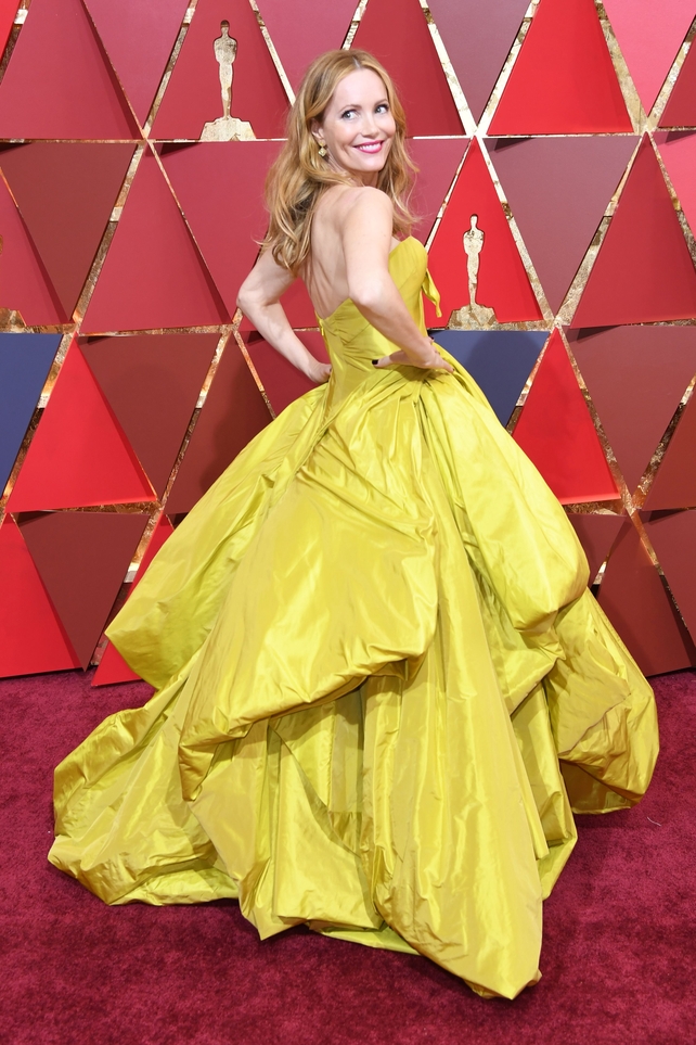 Leslie Mann went all out with this luminous Zac Posen number!