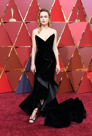 Brie Larson wore a dramatic v-neck with this impressive Oscar de la Renta number.