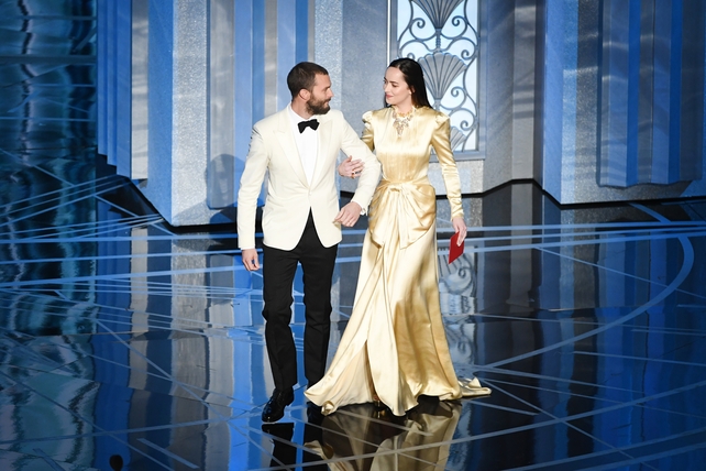 Jamie presented an award with his 50 Shades co-star Dakota Johnson, who wore a beautiful Gucci gown.