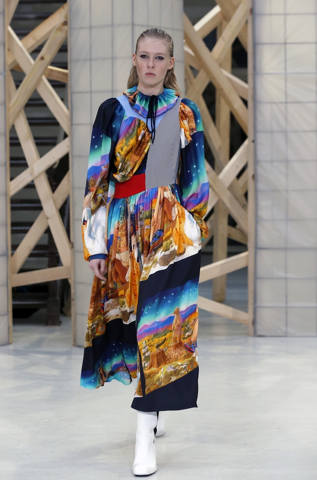 Cosmic scene for a cosmic girl in this unusual number by Aalto.