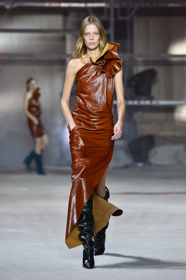 Saint Laurent loves leather as we can see with this one-shoulder dress.