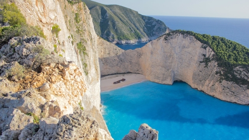 Holiday and Hotel Specials from Travelfinders **Branded Content.
