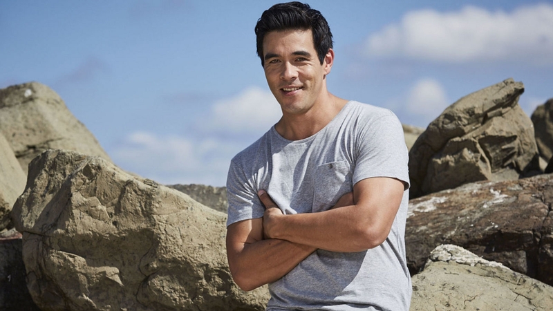 Justin fumbles the ransom exchange for Ava