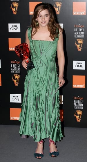 Emma looks so cute in this green dress holding her award for 'Harry Potter and the Prisoner of Azkaban' at the Orange British Academy Film Awards 2005 in London.