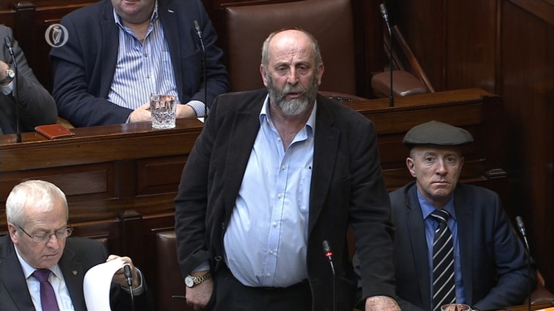 Danny Healy-Rae, TD neamhspleach do Chiarraí is mó a labhair sa Dáil thar cheann mhuintir an deiscirt.