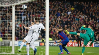 The perfect start as Suarez heads home