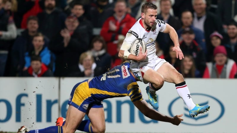 Paul Marshall runs in a try