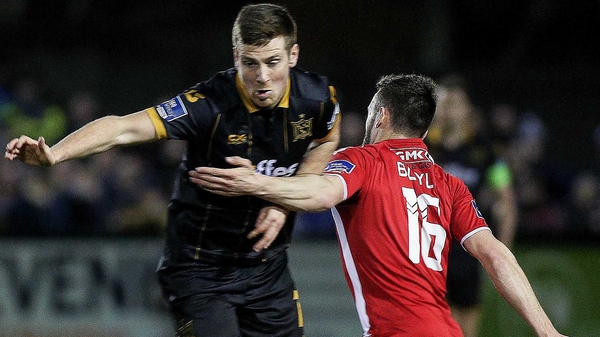 Dundalk's Patrick McEleney (L) tussles with Derry City's Nathan Boyle