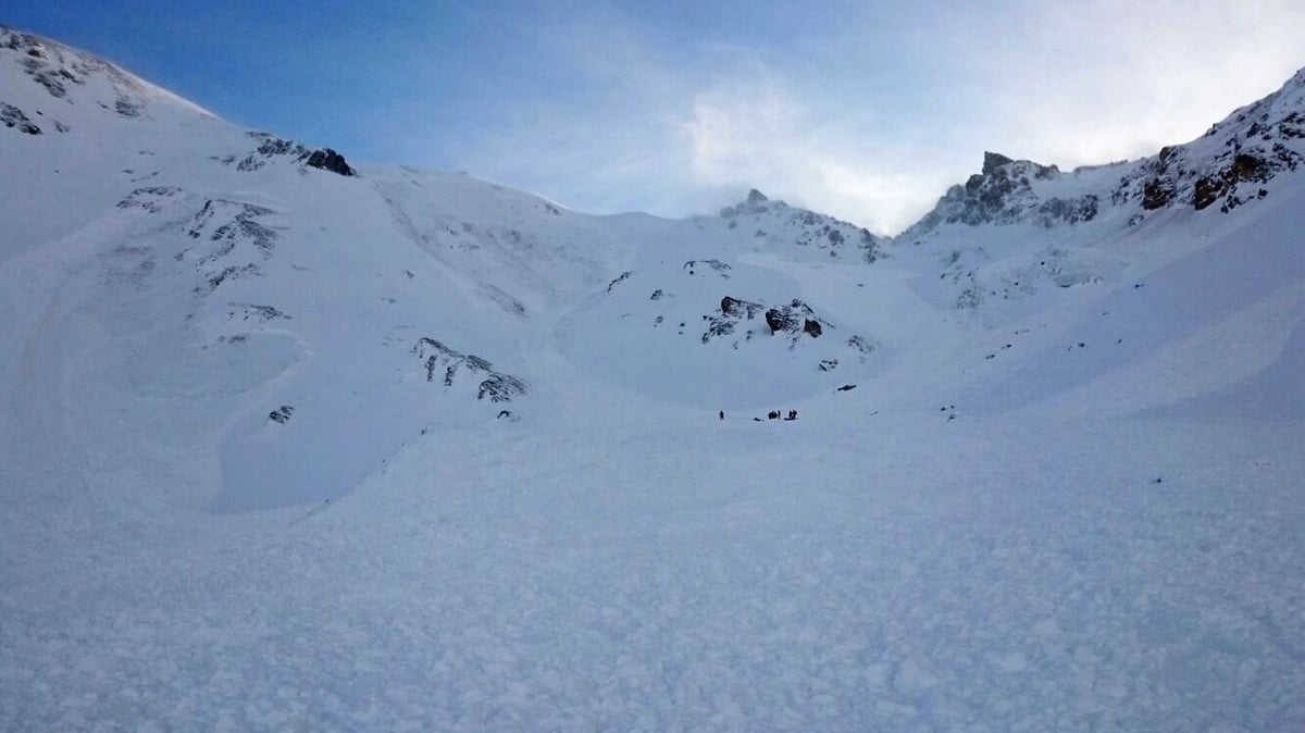 Why have avalanche deaths surged in the Alps this season?