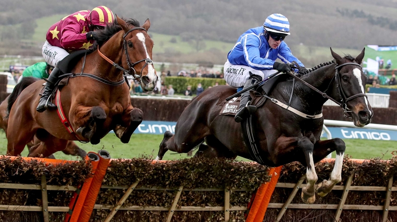 Willie Mullins' Penhill (R) surged to victory