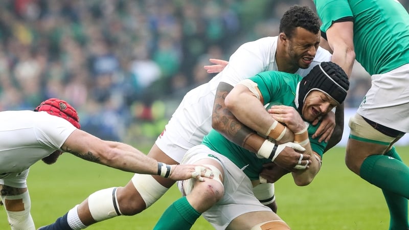 Sean O'Brien carrying for Ireland