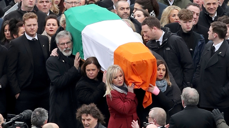 Iompraíodh an cónra óna theach cónaithe go dtí an séipéal