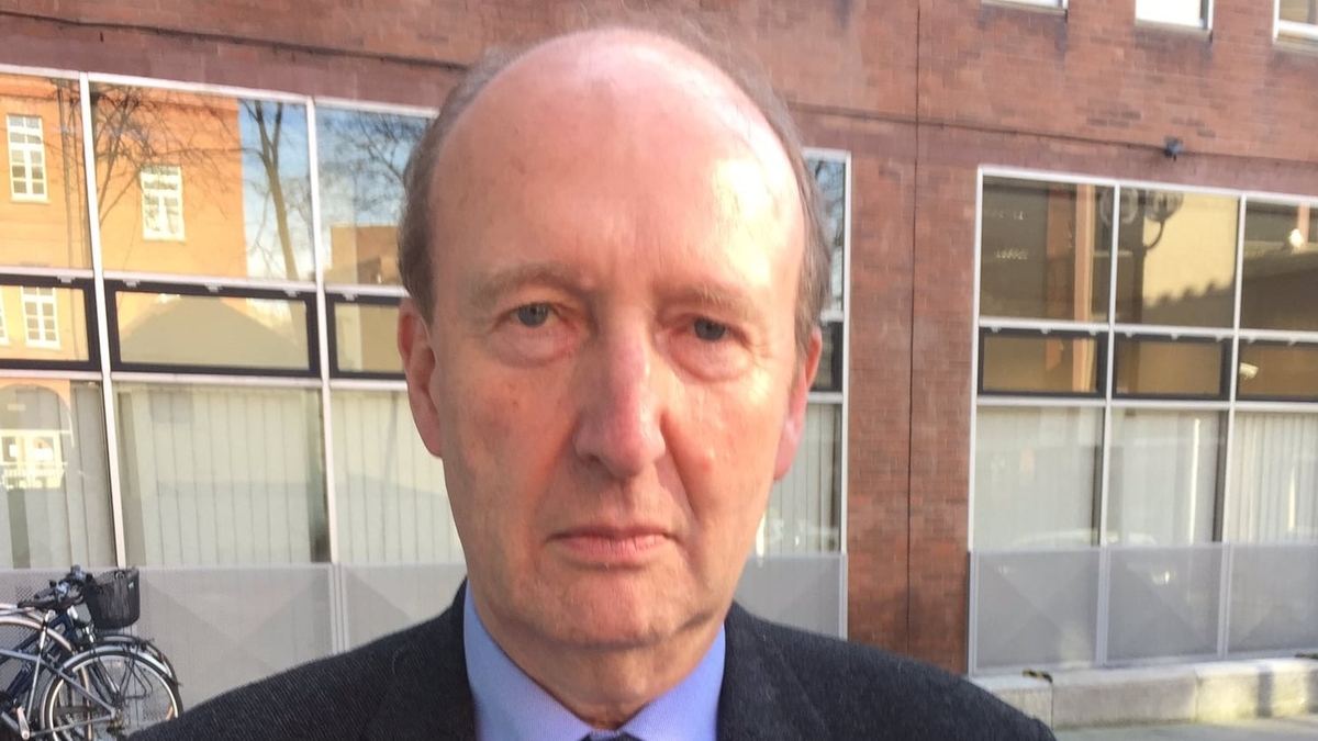 Ross describes secondary picketing as appaling