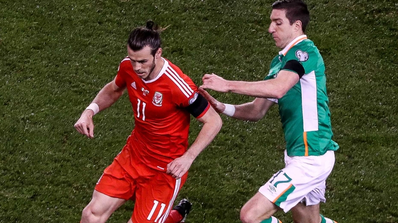 Stephen Ward closes down Gareth Bale