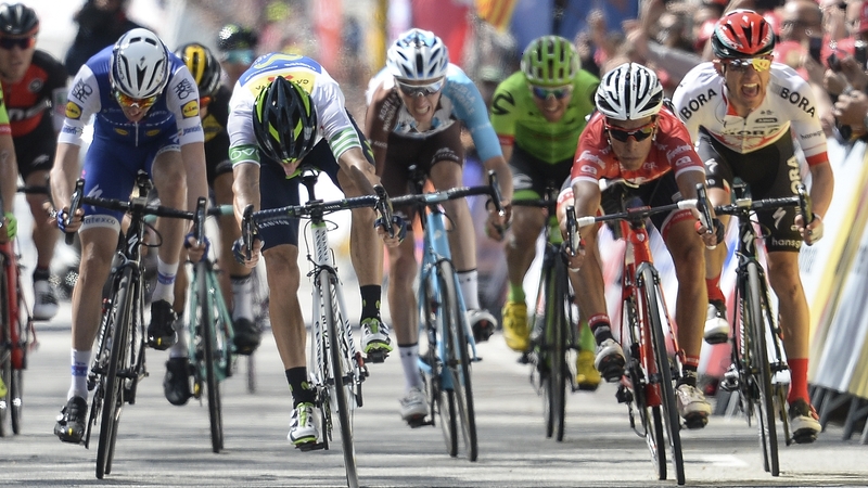 Ireland's Dan Martin (L) is beaten to the line by stage winner Alejandro Valverde (2nd L)