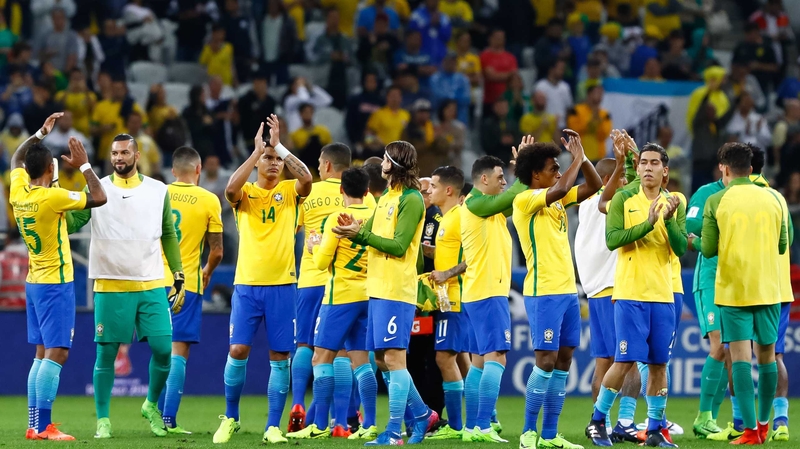 Brazil salute their fans after beating Paraguay