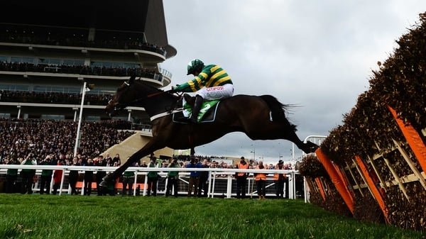 Buveur D'Air was never extended in his racecourse return