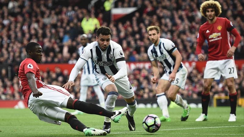 Eric Bailly tangles with Hal Robson-Kanu