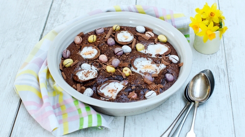 Sharon Hearne Smith dropped by Today with Maura and Dáithí to make her amazing baked Easter Chocolate Pudding.